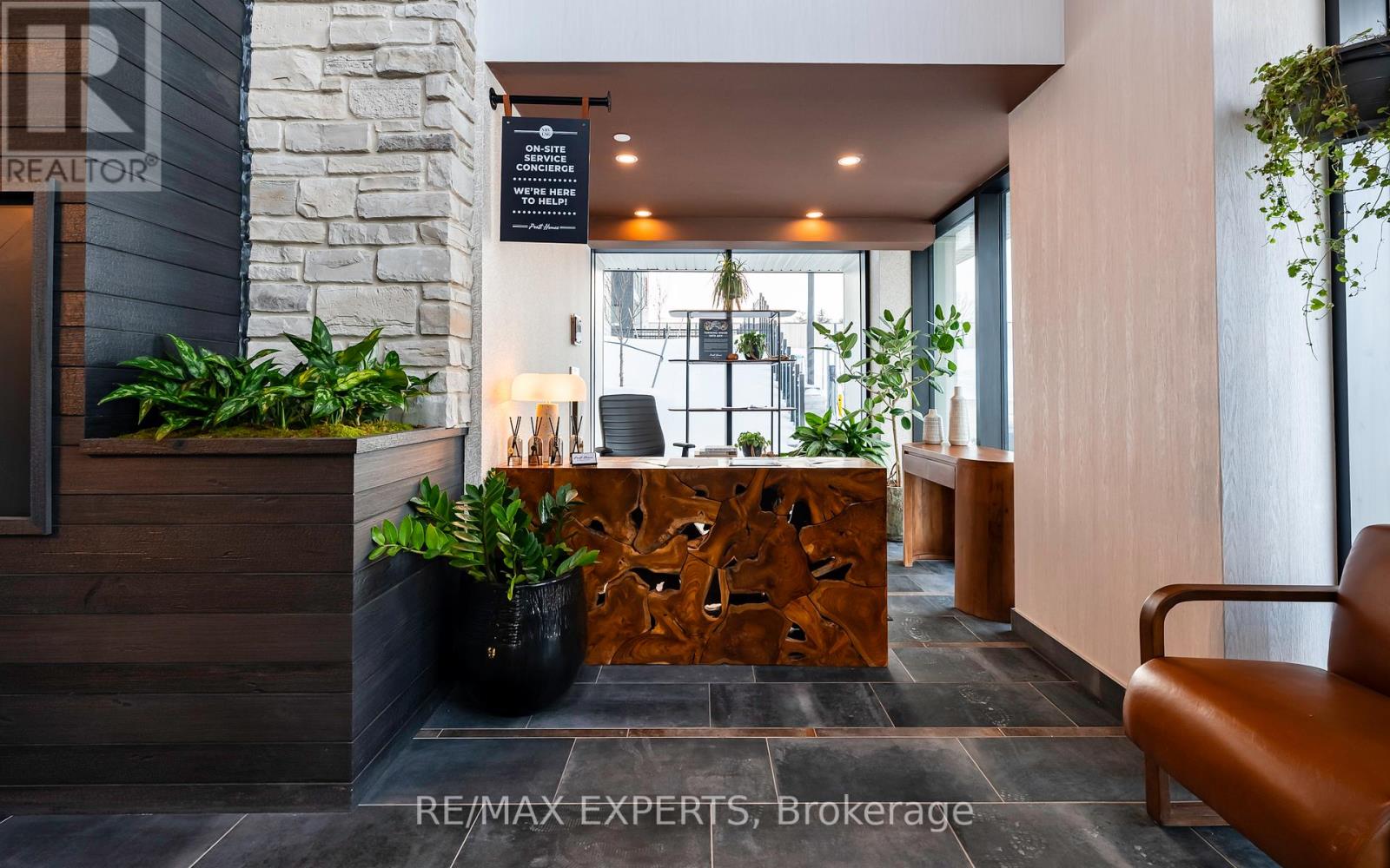 409 - 15 Kneeshaw Drive, Barrie, Ontario  L9J 0X9 - Photo 3 - S12684622