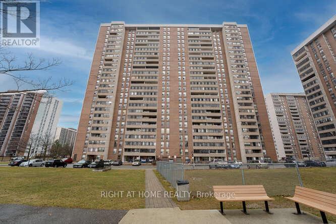 707 - 18 Knightsbridge Road, Brampton, Ontario  L6T 3X5 - Photo 1 - W12684072