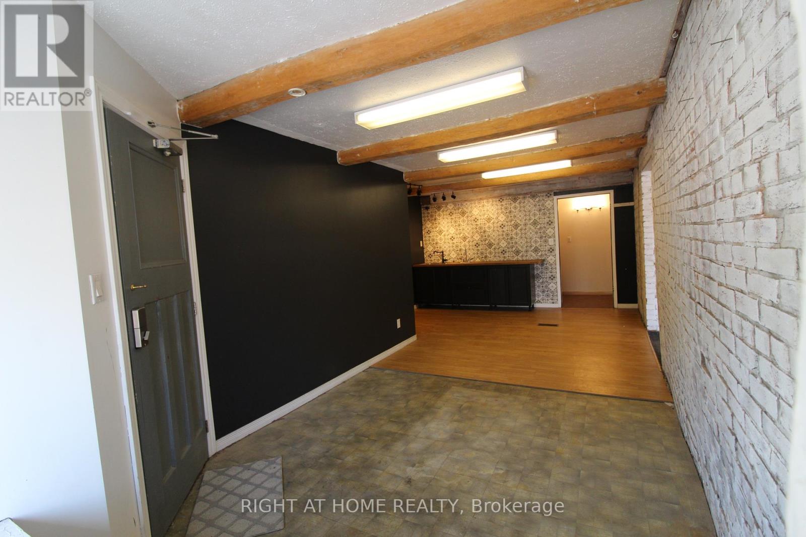 B - 9 Queen Street, Innisfil, Ontario  L0L 1L0 - Photo 4 - N12684644