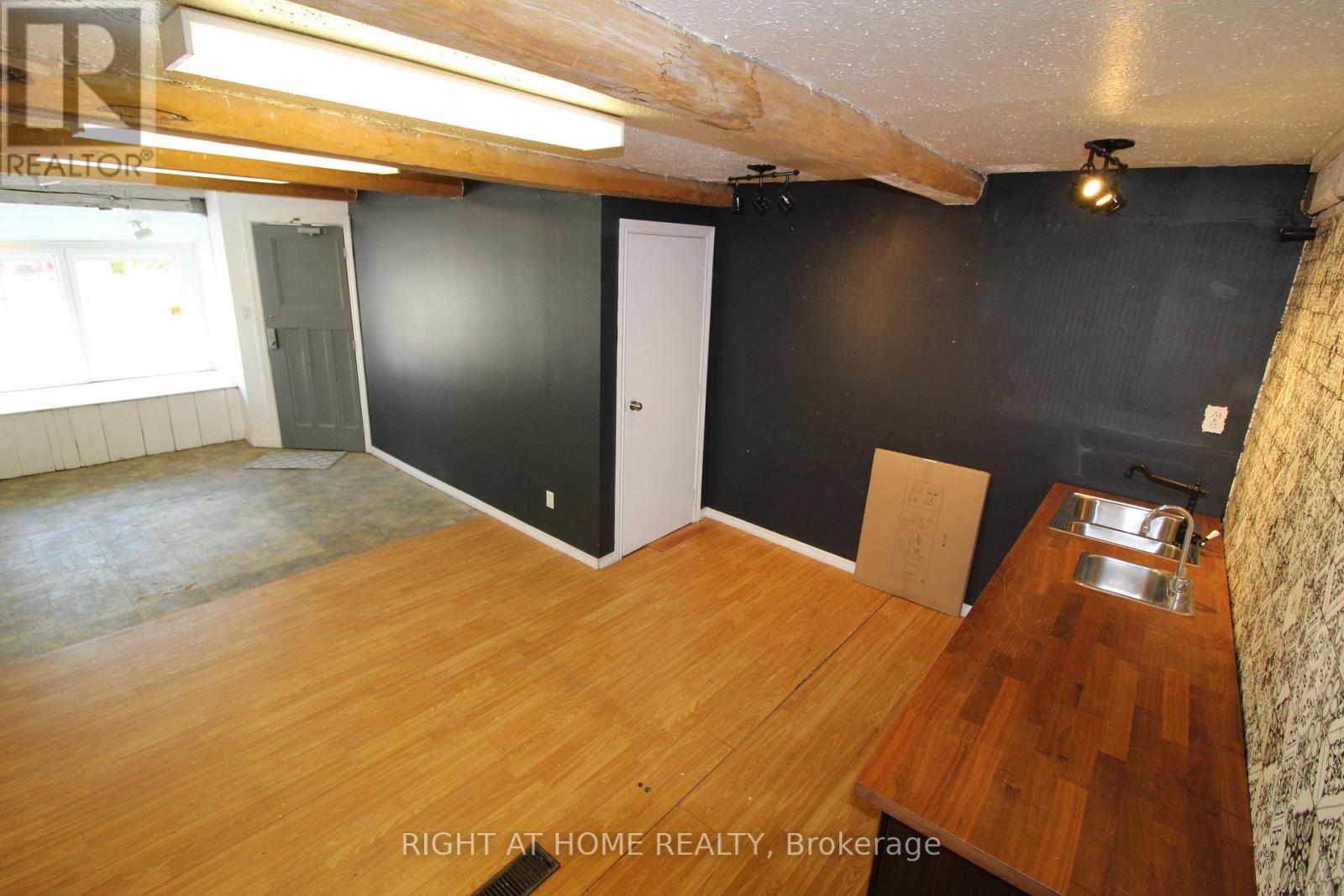 B - 9 Queen Street, Innisfil, Ontario  L0L 1L0 - Photo 6 - N12684644