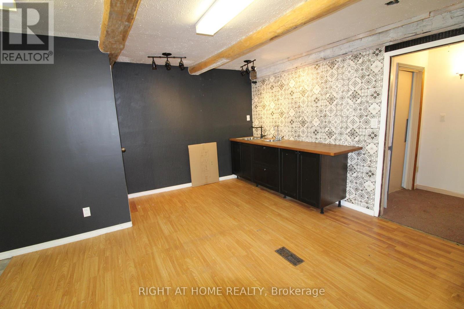 B - 9 Queen Street, Innisfil, Ontario  L0L 1L0 - Photo 7 - N12684644