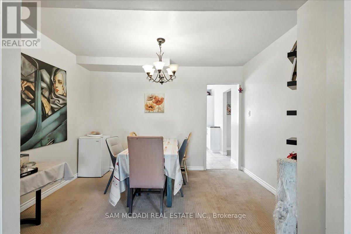 1211 Eighth Line, Oakville, Ontario  L6H 2H2 - Photo 12 - W12684634