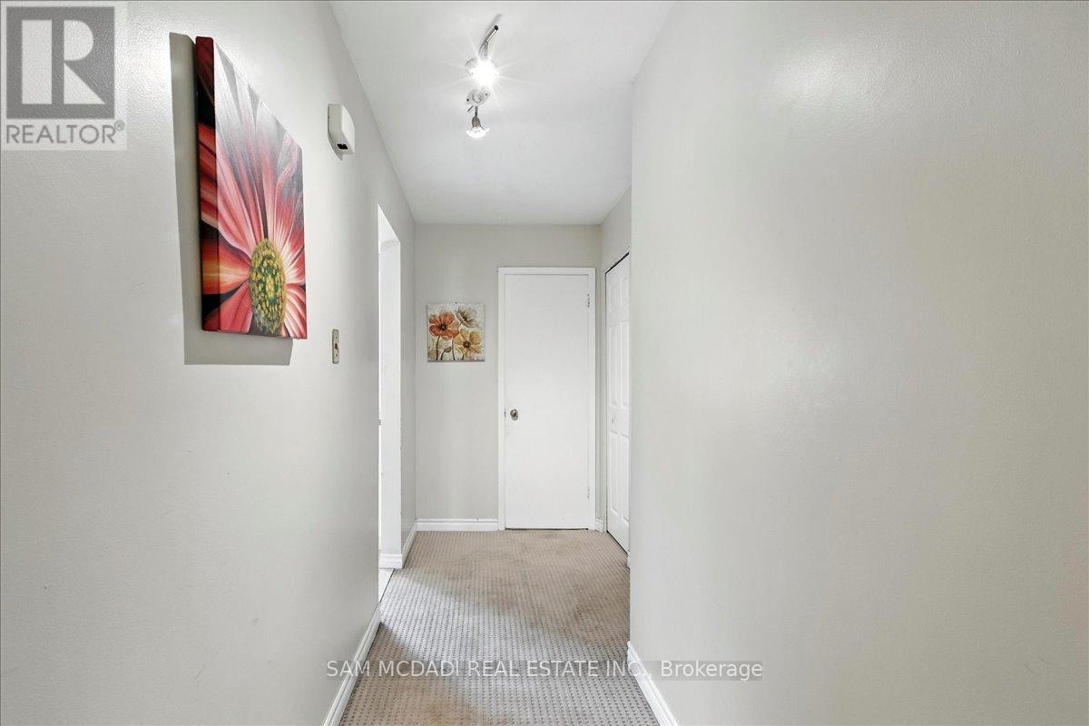 1211 Eighth Line, Oakville, Ontario  L6H 2H2 - Photo 19 - W12684634