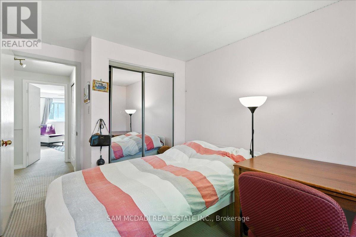 1211 Eighth Line, Oakville, Ontario  L6H 2H2 - Photo 30 - W12684634