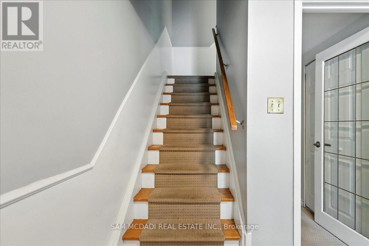 1211 Eighth Line, Oakville, Ontario  L6H 2H2 - Photo 7 - W12684634