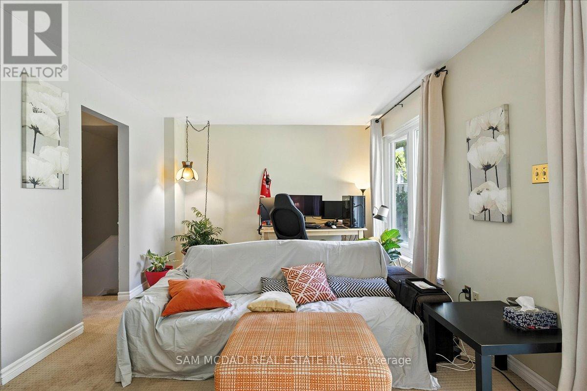 1211 Eighth Line, Oakville, Ontario  L6H 2H2 - Photo 8 - W12684634