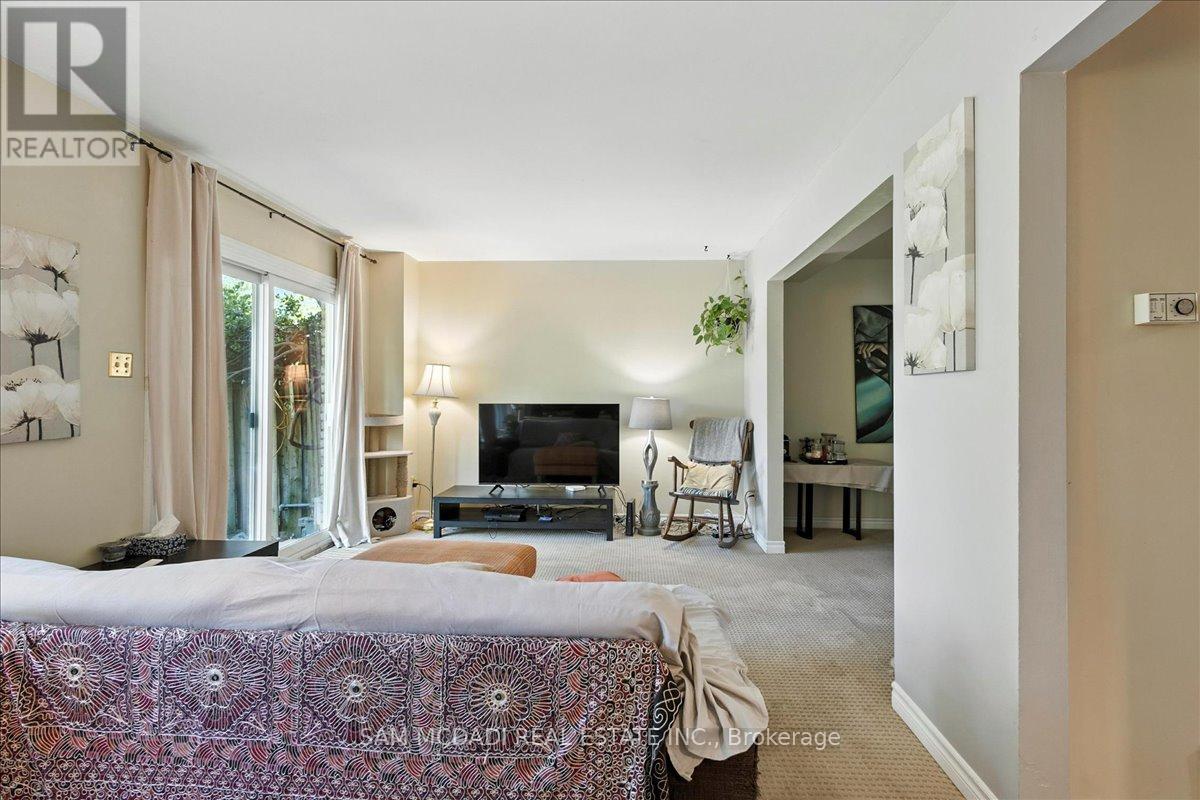 1211 Eighth Line, Oakville, Ontario  L6H 2H2 - Photo 9 - W12684634