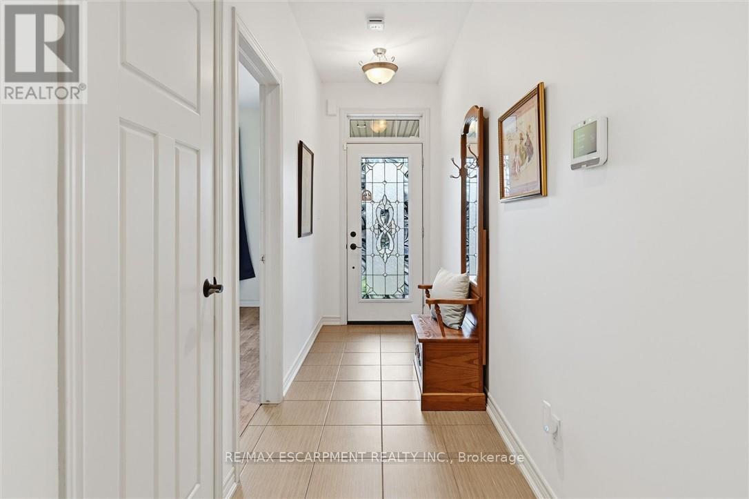 16 Brookside Terrace, West Lincoln, Ontario  L0R 2A0 - Photo 4 - X12684640