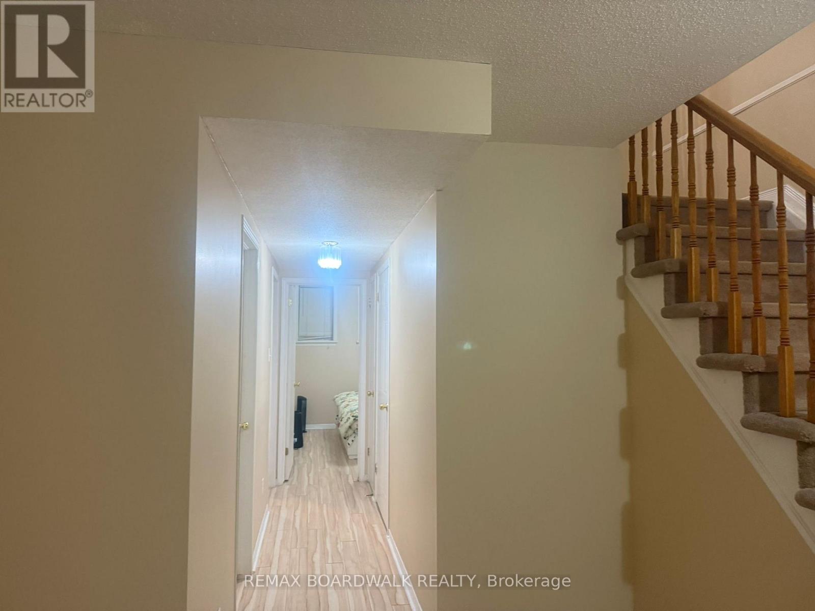 6 Briston Private, Ottawa, Ontario  K1G 5P5 - Photo 3 - X12684686