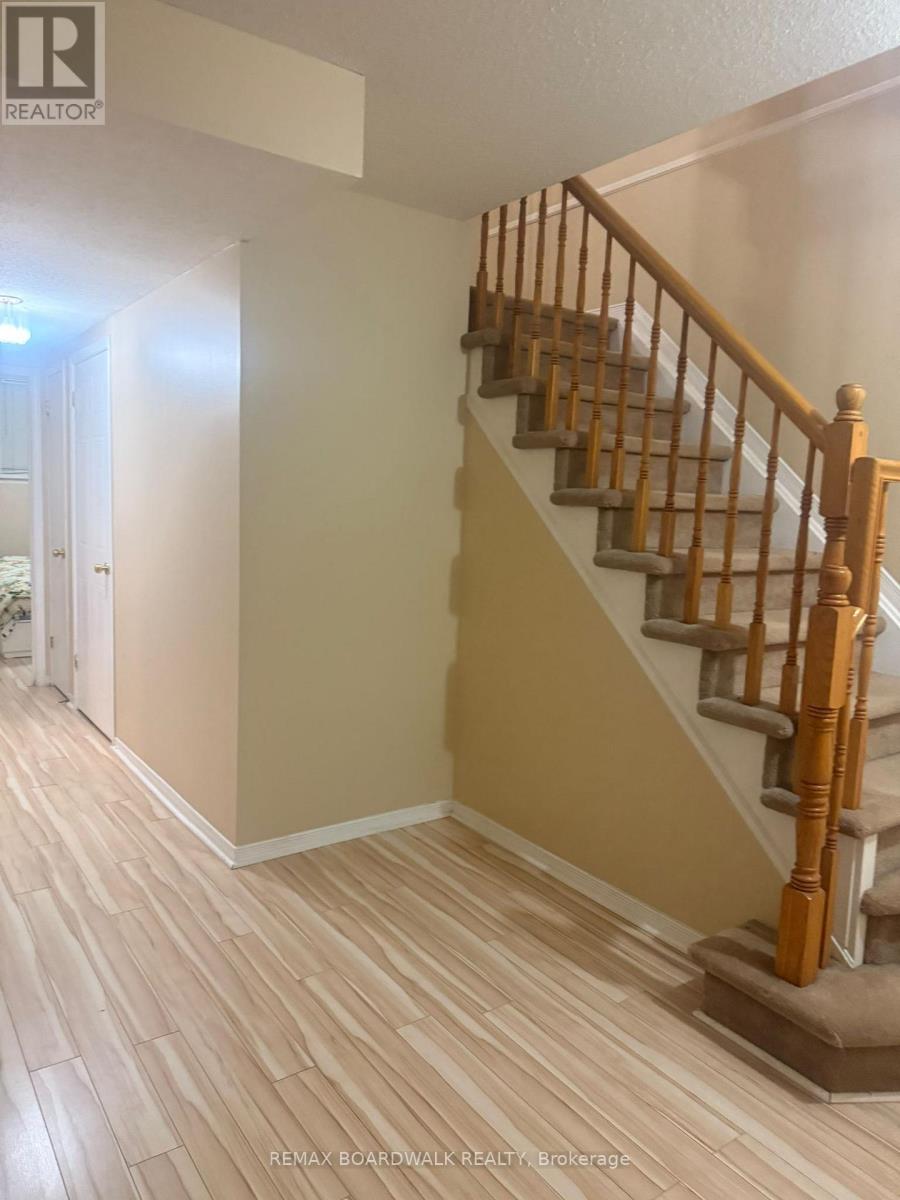 6 Briston Private, Ottawa, Ontario  K1G 5P5 - Photo 4 - X12684686