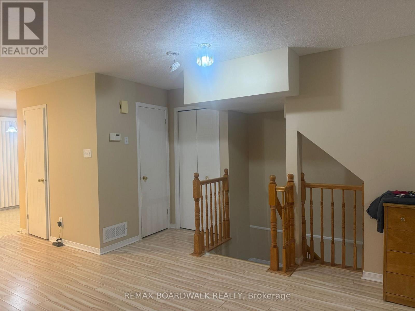 6 Briston Private, Ottawa, Ontario  K1G 5P5 - Photo 6 - X12684686