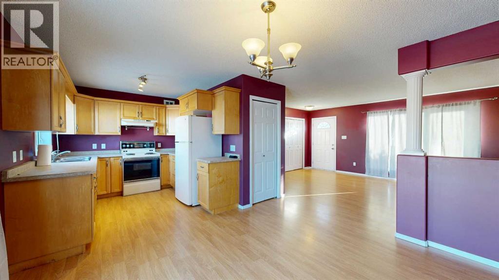 6028 52 Avenue, Stettler, Alberta  T4K 1K7 - Photo 4 - A2271396