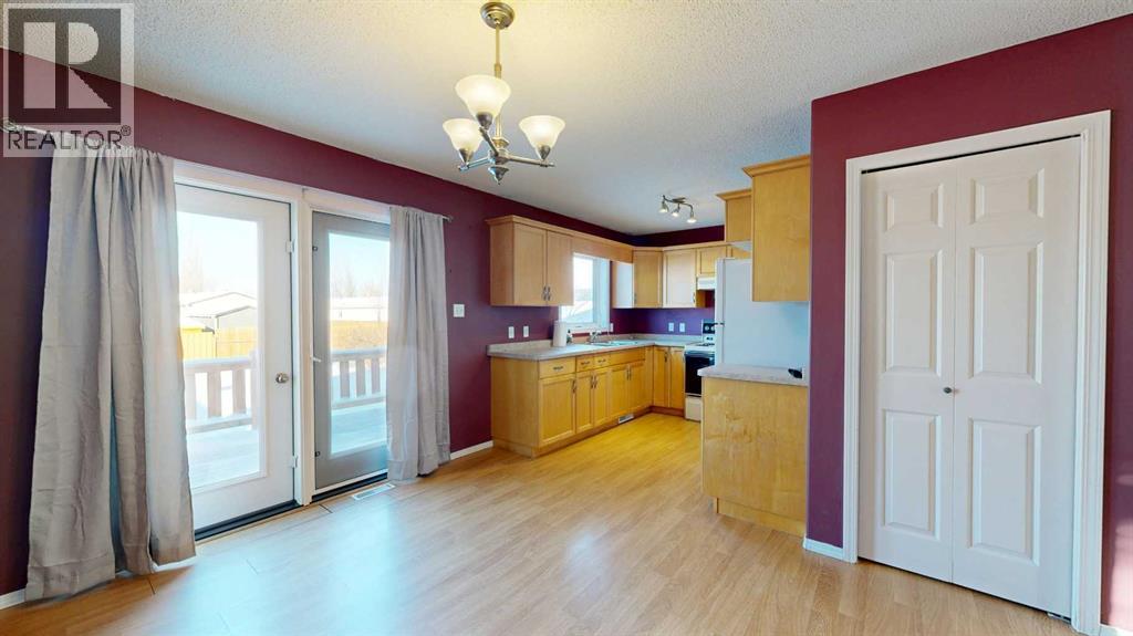 6028 52 Avenue, Stettler, Alberta  T4K 1K7 - Photo 5 - A2271396