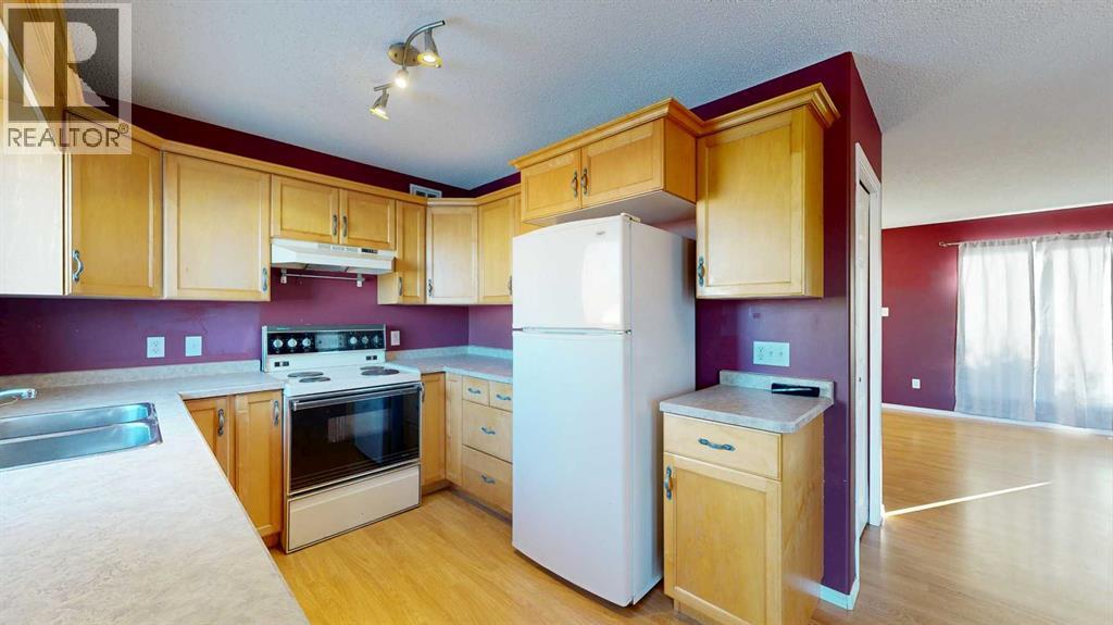 6028 52 Avenue, Stettler, Alberta  T4K 1K7 - Photo 7 - A2271396