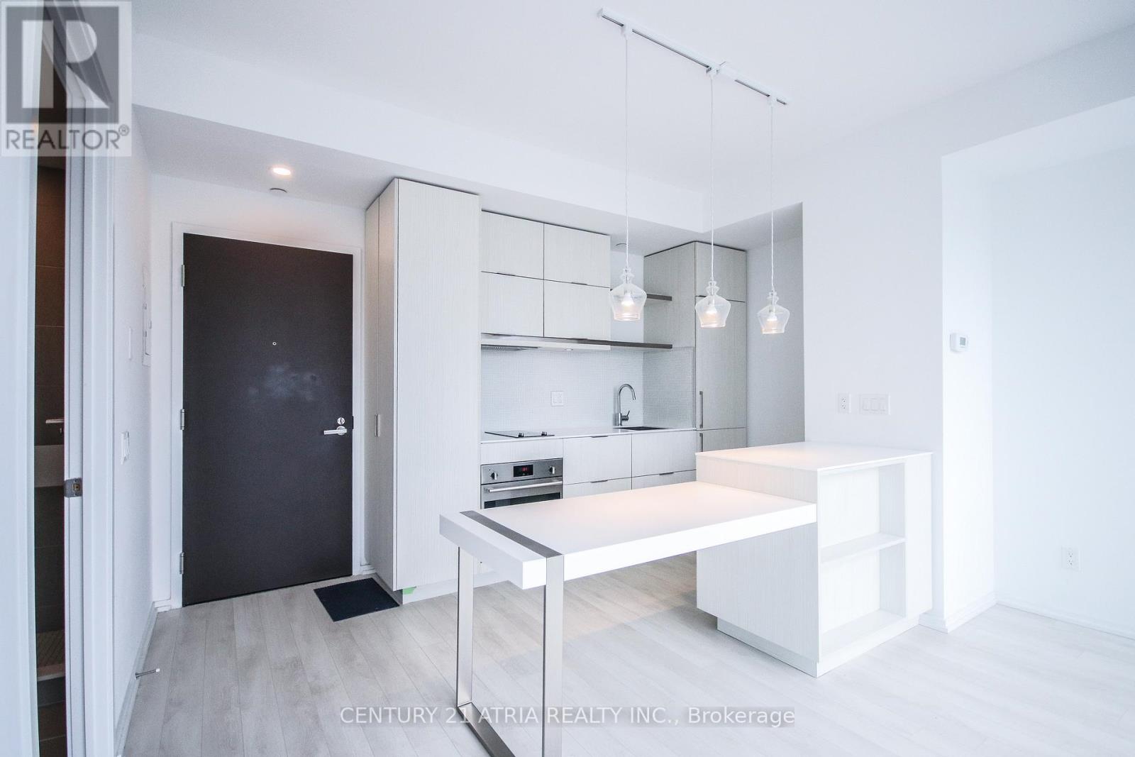 197 Yonge Street, Toronto (Church-Yonge Corridor), Ontario  M5B 0C1 - Photo 2 - C12684704