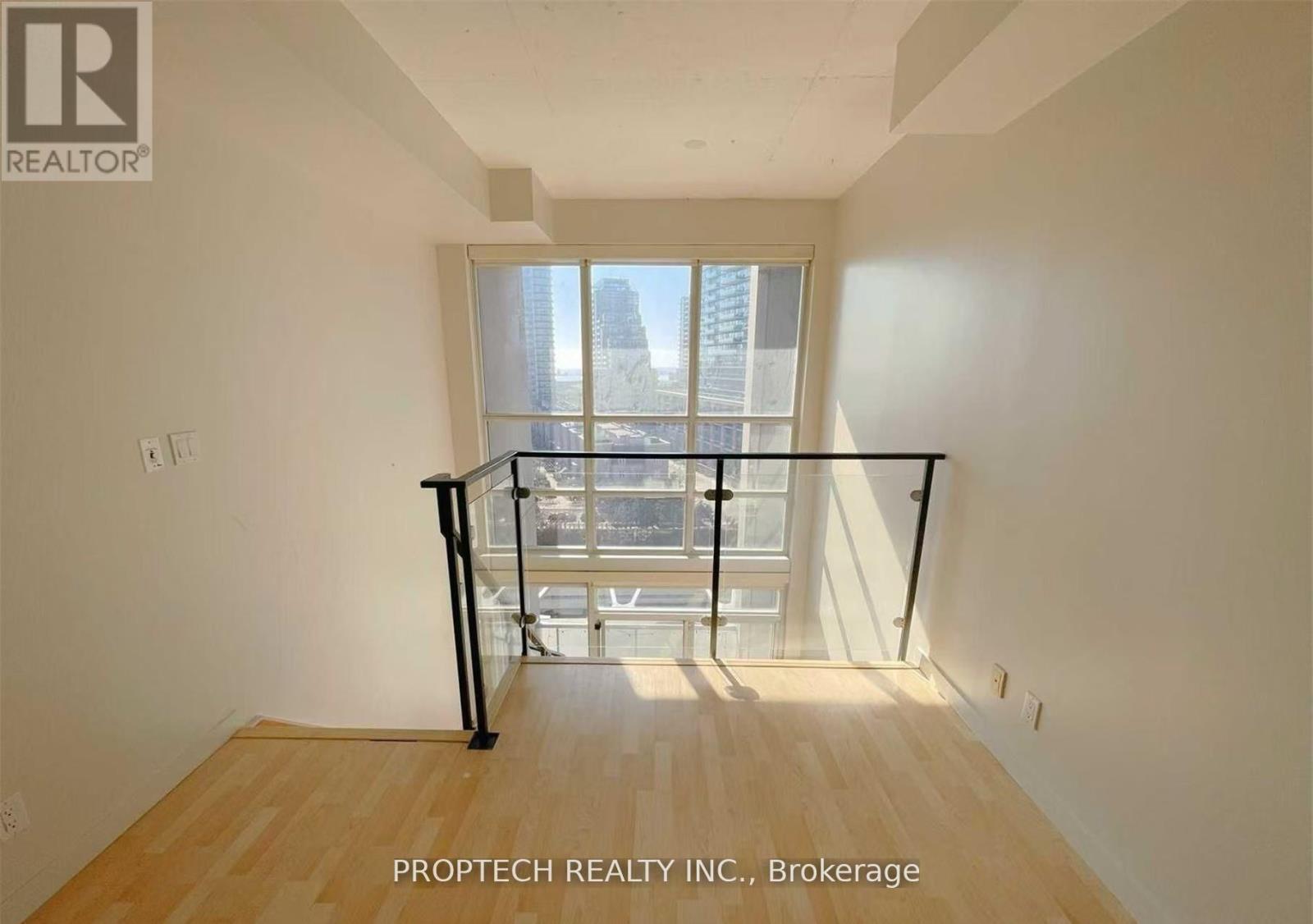 916 - 1 Shaw Street, Toronto, Ontario  M6K 0A1 - Photo 2 - C12684714