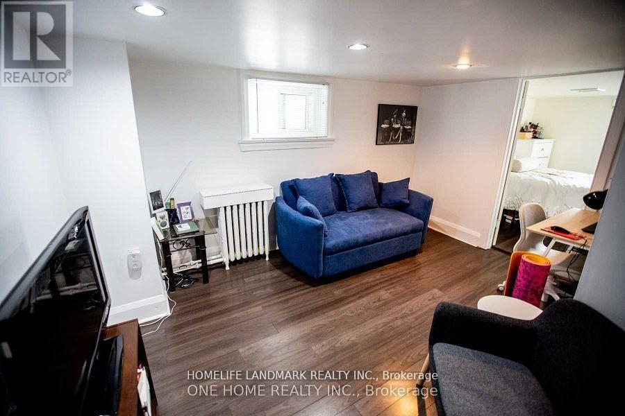 245 Sammon Avenue, Toronto (Danforth Village-East York), Ontario  M4J 1Z6 - Photo 3 - E12684716