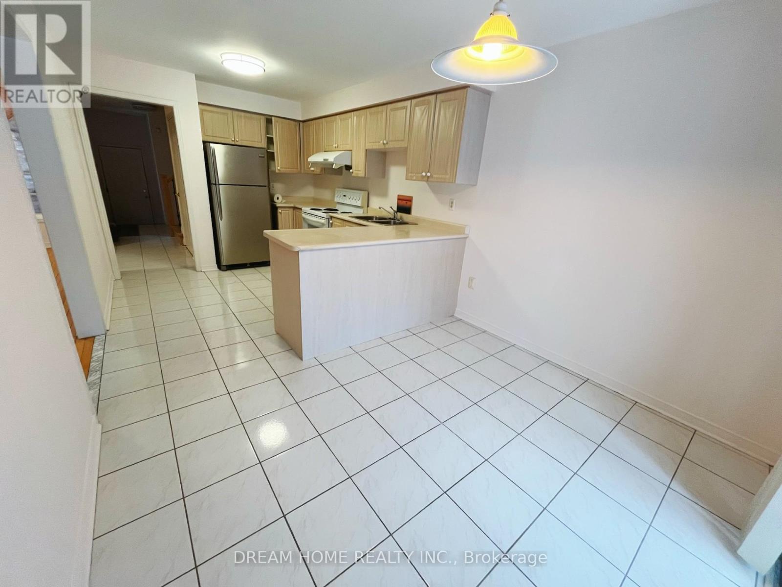 79 Cairncross Crescent, Markham, Ontario  L3S 3Y1 - Photo 3 - N12684730