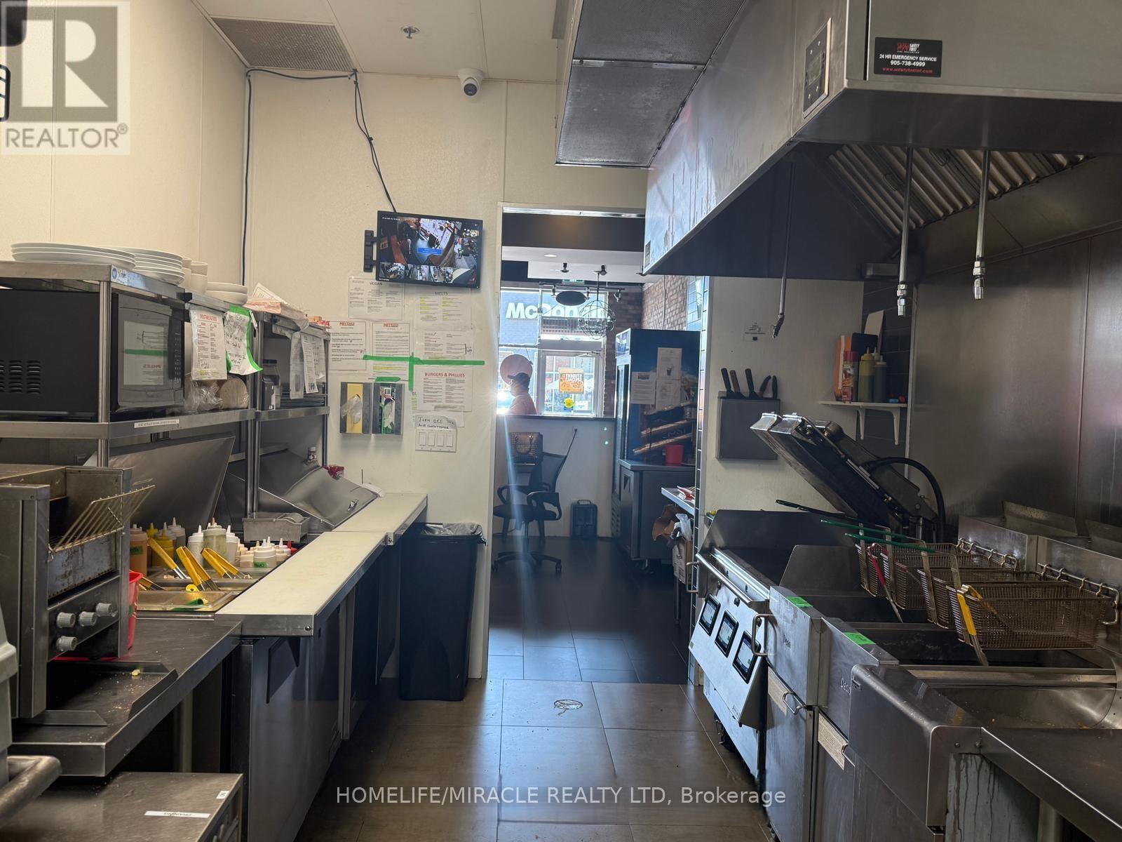 4 - 101 James Snow Parkway N, Milton (Dg Derry Green), Ontario  L9T 0R3 - Photo 2 - W12684706