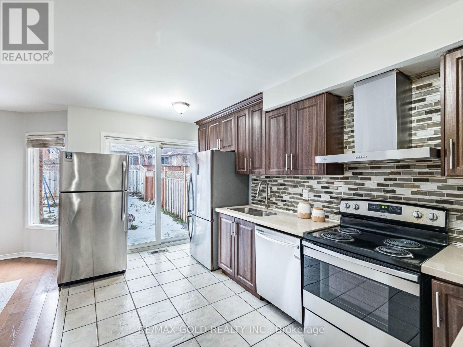 33 Fiddleneck Crescent, Brampton (Sandringham-Wellington), Ontario  L6R 1R2 - Photo 12 - W12684726