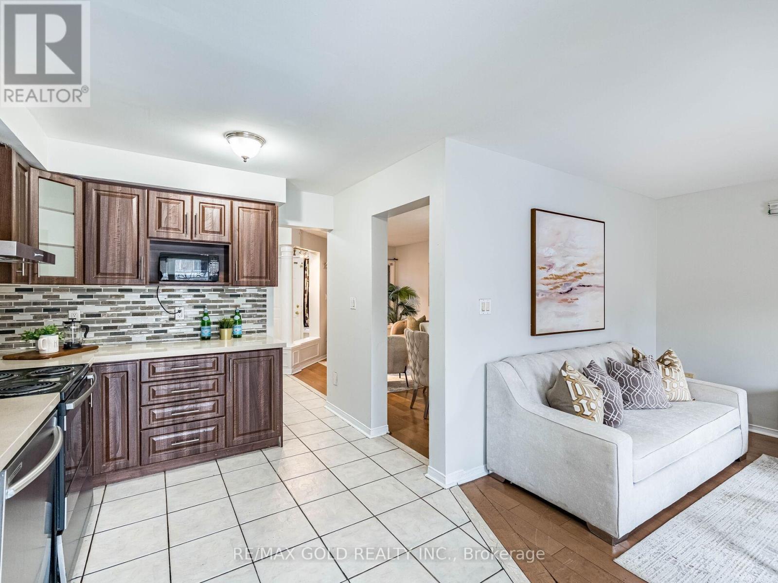 33 Fiddleneck Crescent, Brampton (Sandringham-Wellington), Ontario  L6R 1R2 - Photo 15 - W12684726