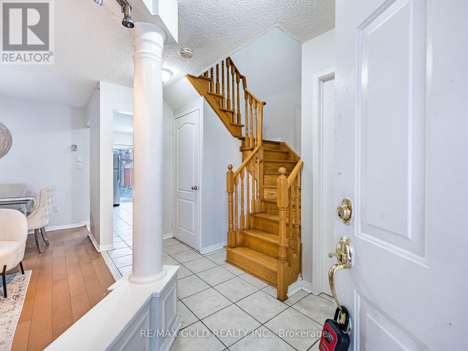 33 Fiddleneck Crescent, Brampton (Sandringham-Wellington), Ontario  L6R 1R2 - Photo 3 - W12684726