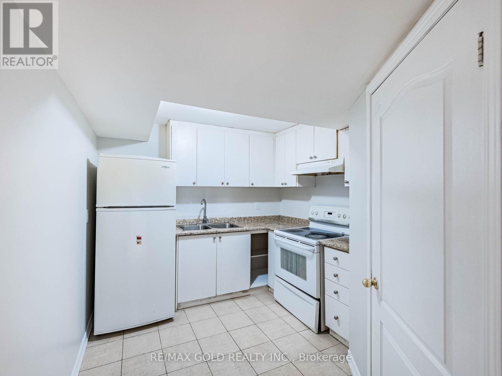 33 Fiddleneck Crescent, Brampton (Sandringham-Wellington), Ontario  L6R 1R2 - Photo 31 - W12684726