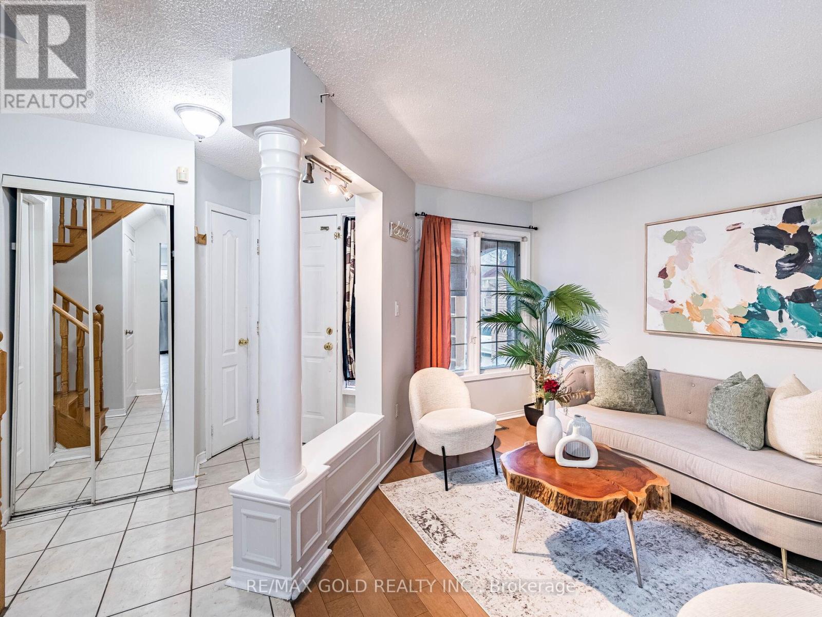 33 Fiddleneck Crescent, Brampton (Sandringham-Wellington), Ontario  L6R 1R2 - Photo 5 - W12684726