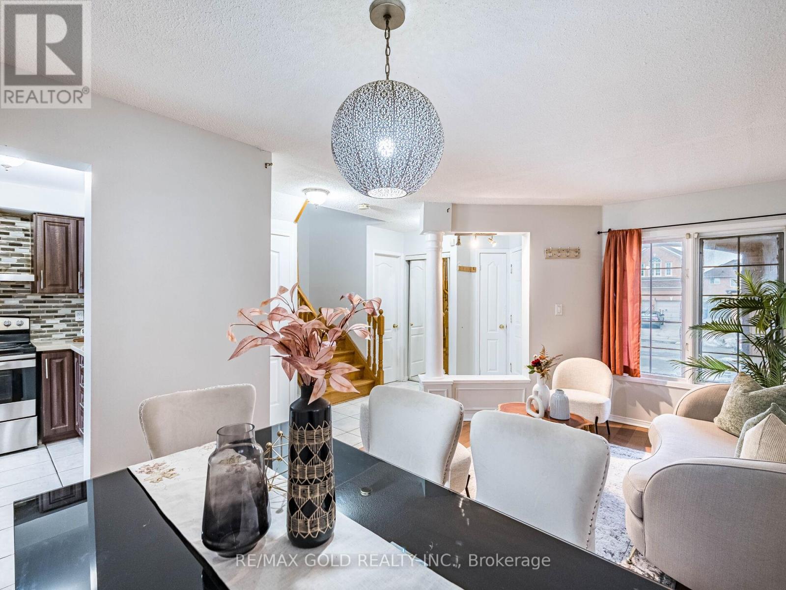 33 Fiddleneck Crescent, Brampton (Sandringham-Wellington), Ontario  L6R 1R2 - Photo 9 - W12684726