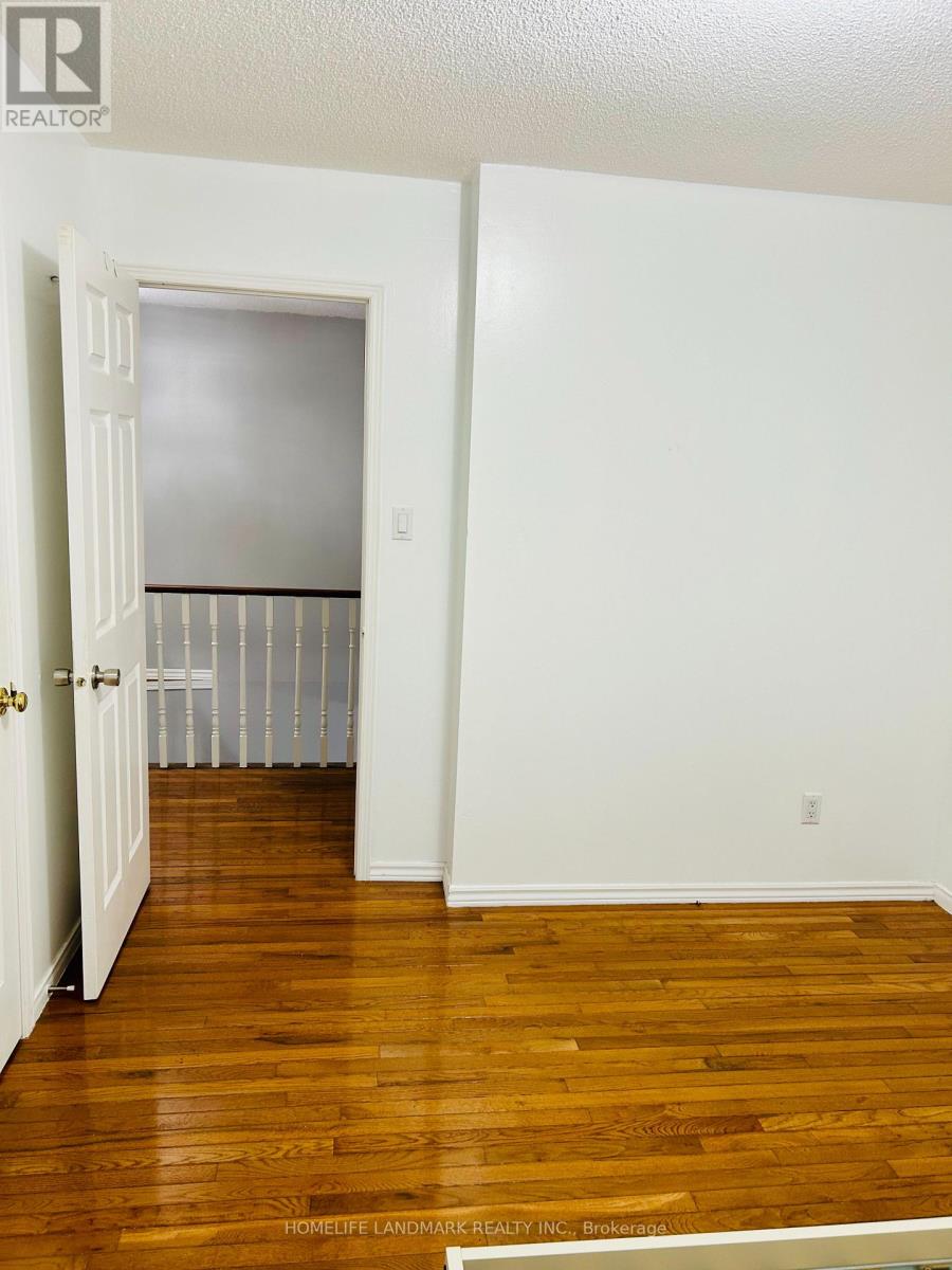 Upper - 5235 Astwell Avenue, Mississauga (Hurontario), Ontario  L5R 3H8 - Photo 11 - W12684728