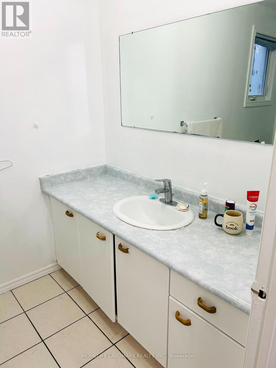 Upper - 5235 Astwell Avenue, Mississauga (Hurontario), Ontario  L5R 3H8 - Photo 13 - W12684728