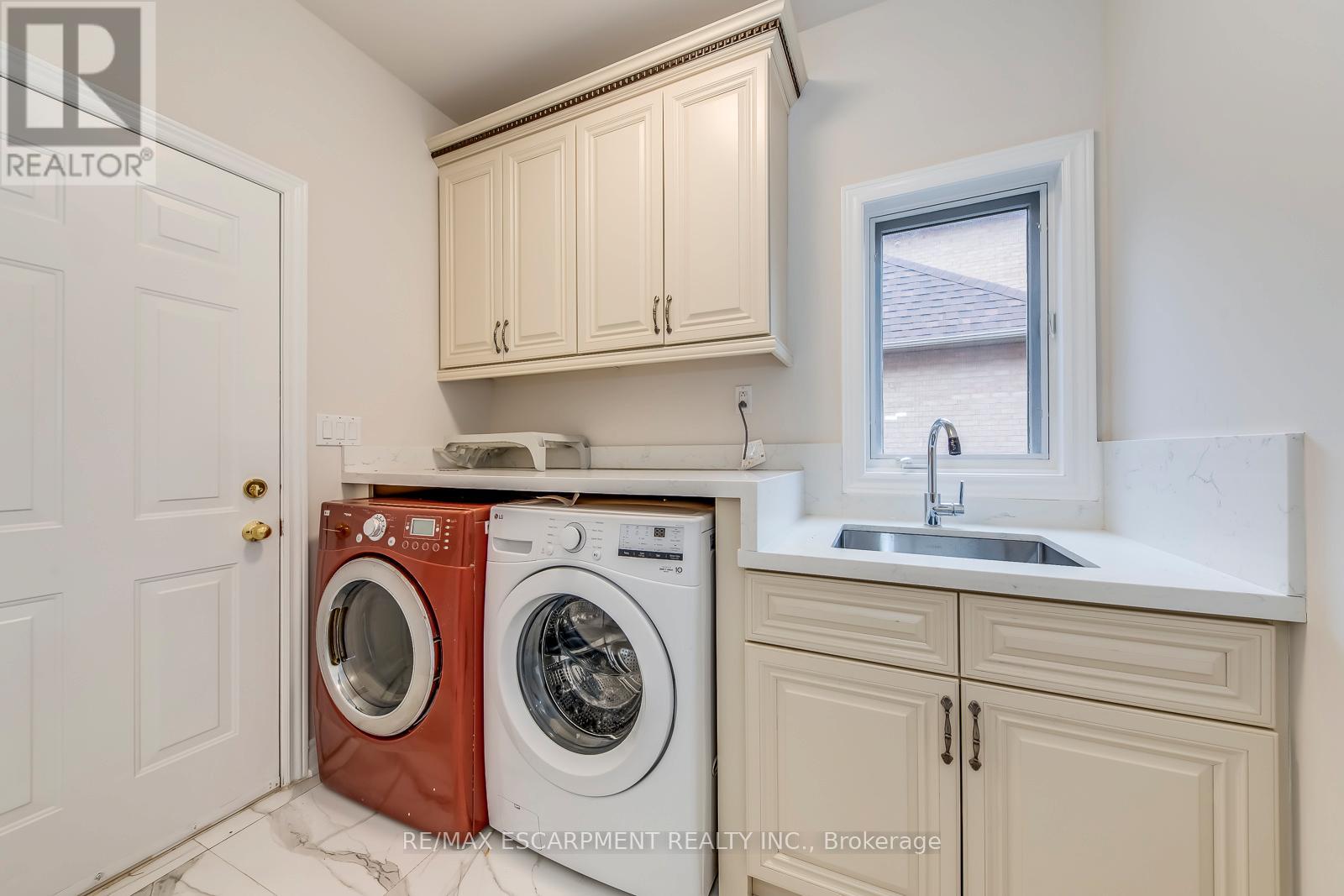 2201 Galloway Drive, Oakville (Jc Joshua Creek), Ontario  L6H 5M1 - Photo 24 - W12684742