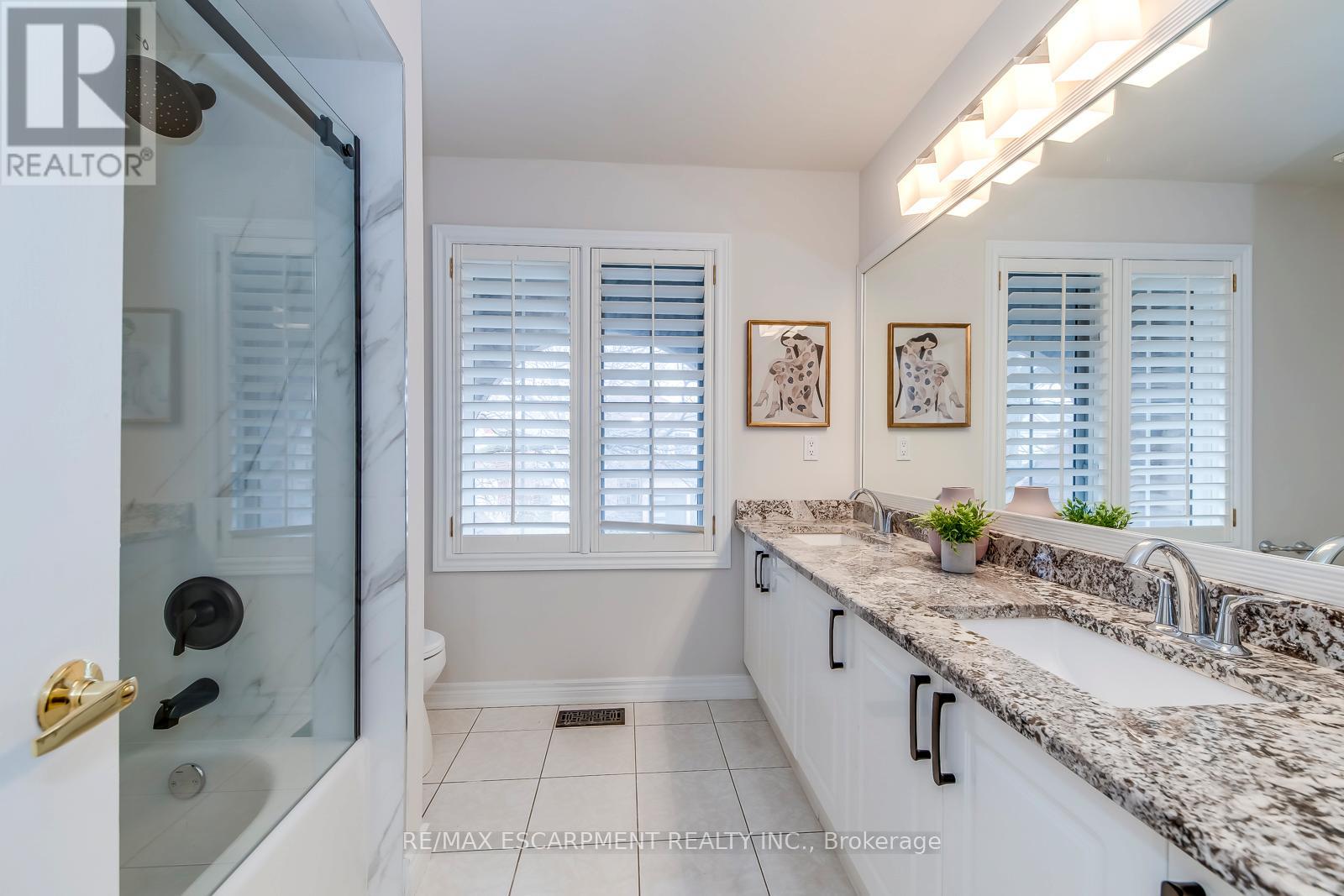 2201 Galloway Drive, Oakville (Jc Joshua Creek), Ontario  L6H 5M1 - Photo 34 - W12684742