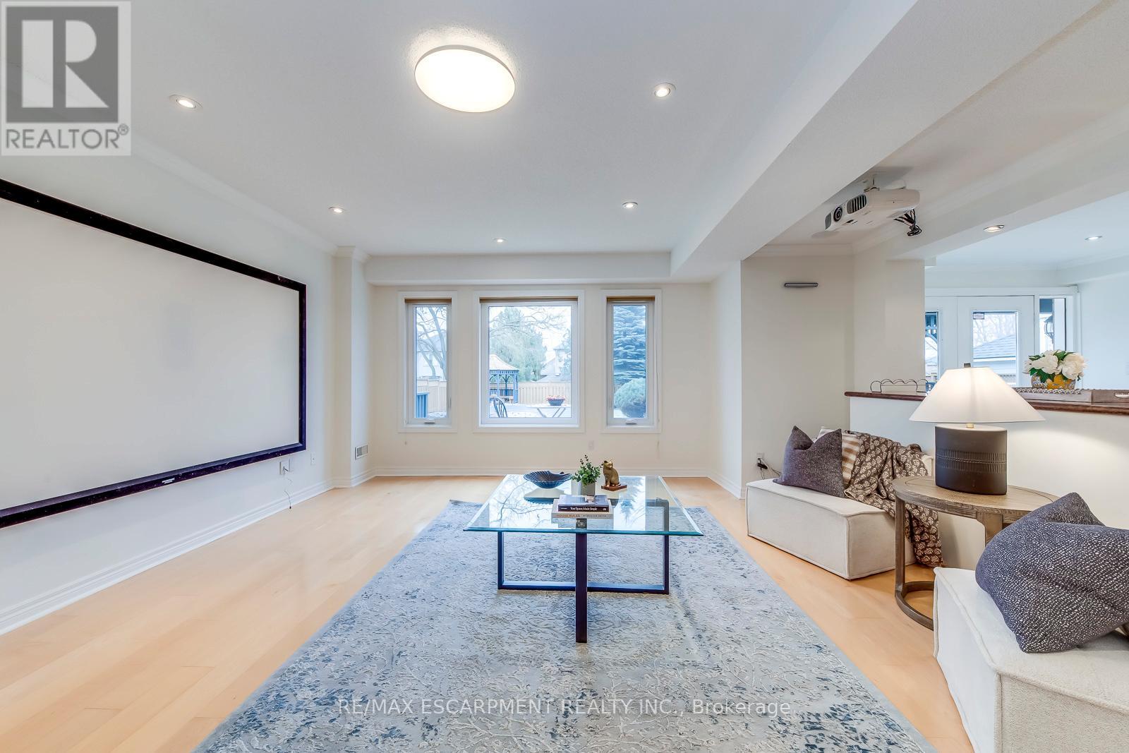 2201 Galloway Drive, Oakville (Jc Joshua Creek), Ontario  L6H 5M1 - Photo 38 - W12684742