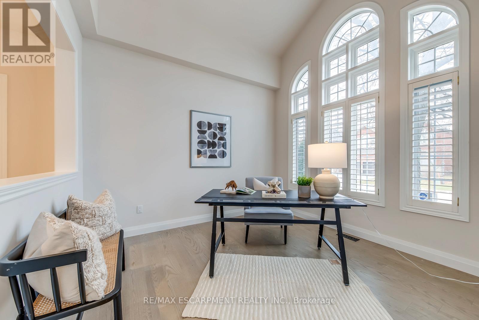 2201 Galloway Drive, Oakville (Jc Joshua Creek), Ontario  L6H 5M1 - Photo 6 - W12684742