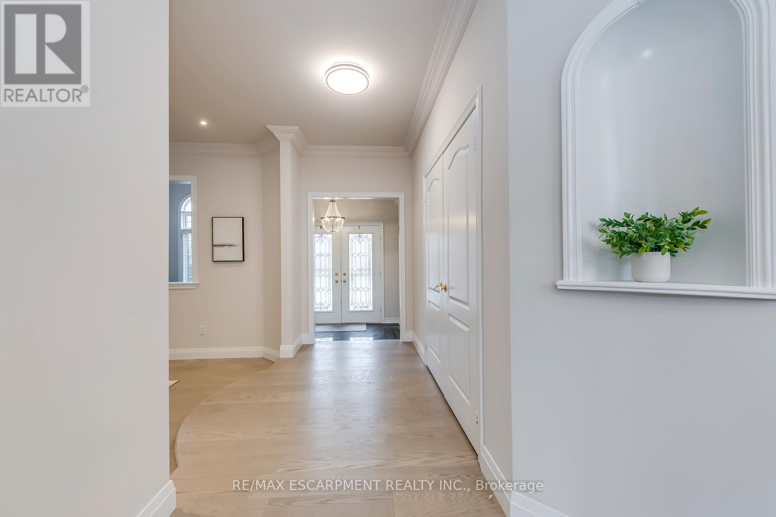 2201 Galloway Drive, Oakville (Jc Joshua Creek), Ontario  L6H 5M1 - Photo 9 - W12684742