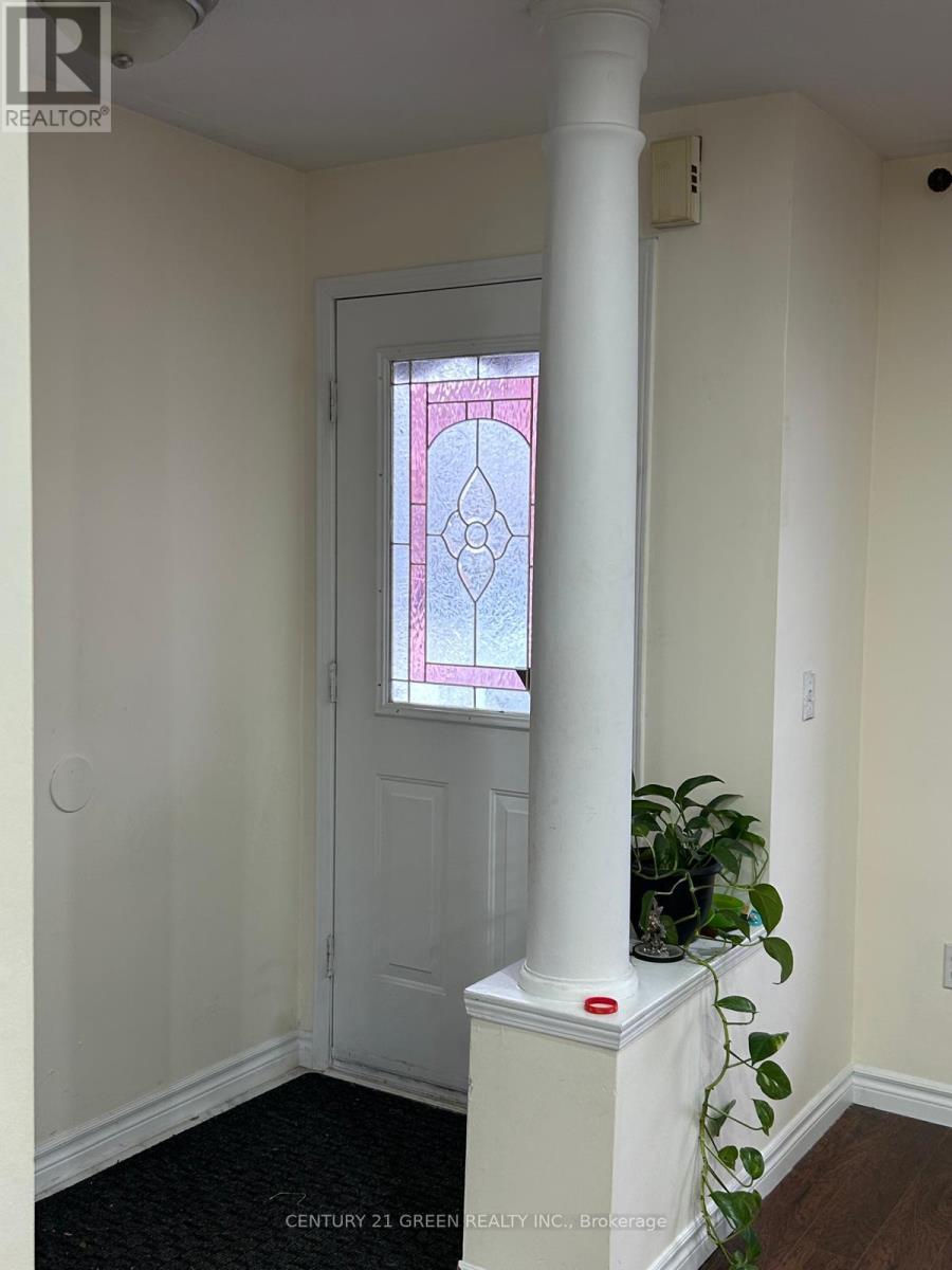 Main - 45 Seaside Circle, Brampton, Ontario  L6R 2G7 - Photo 2 - W12684748