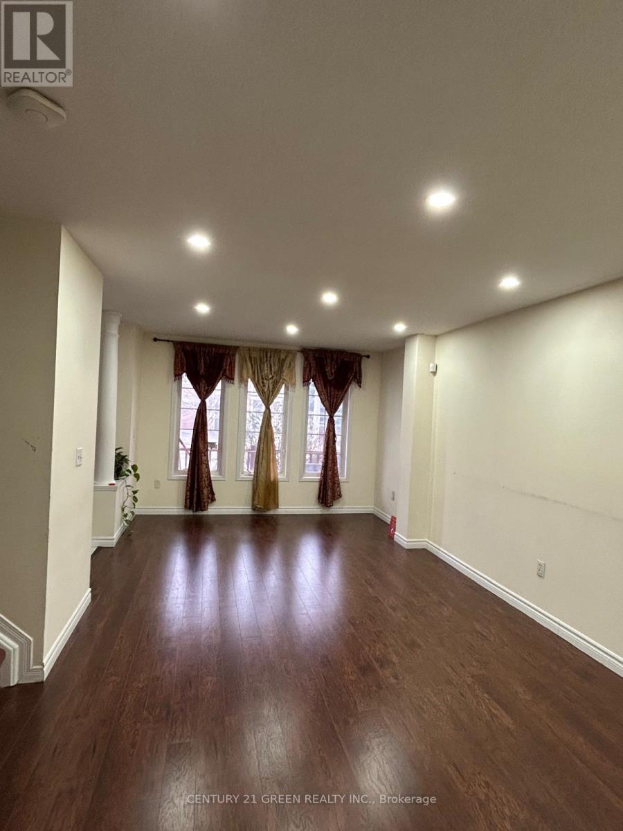 Main - 45 Seaside Circle, Brampton, Ontario  L6R 2G7 - Photo 3 - W12684748