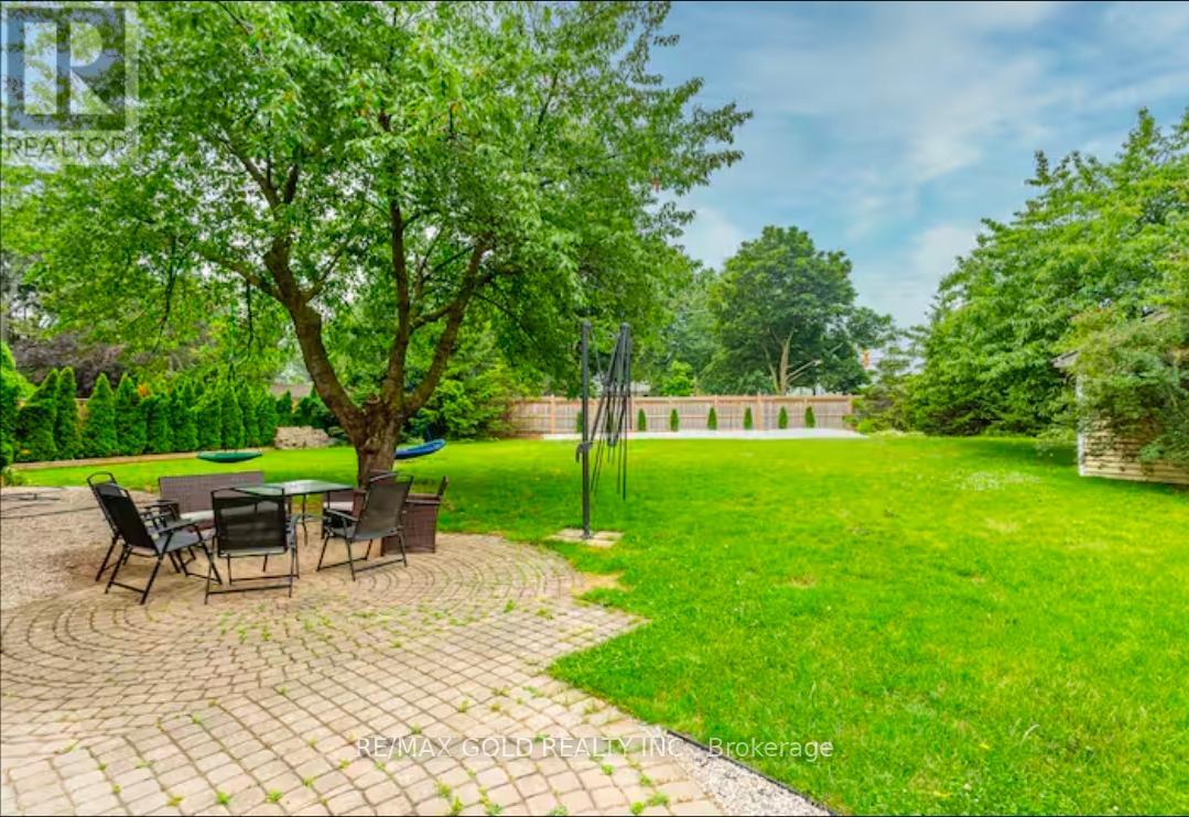 Upper - 1749 Wembury Road, Mississauga (Lorne Park), Ontario  L5J 4G4 - Photo 2 - W12684750