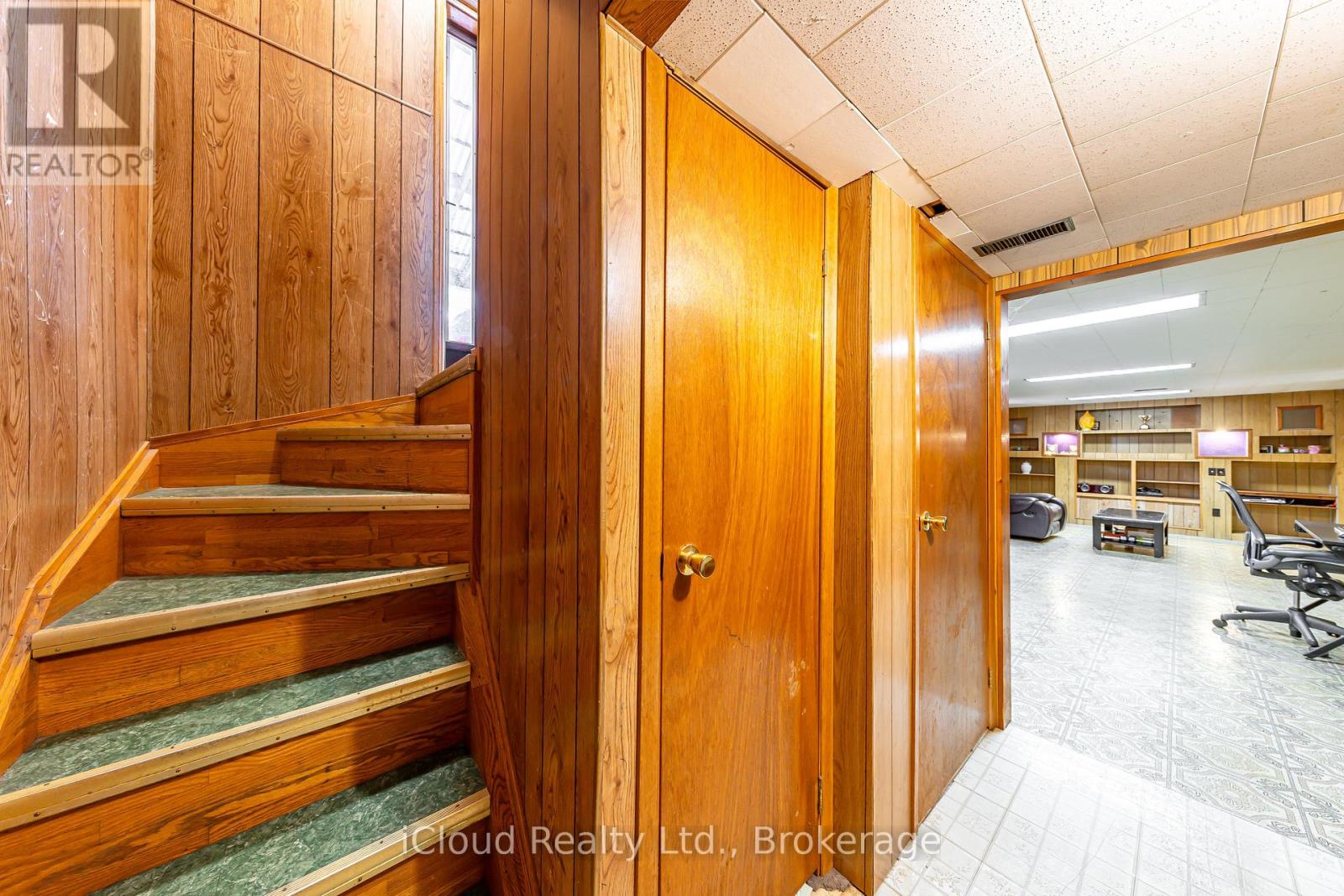 25 Monterrey Drive, Toronto, Ontario  M9V 1S7 - Photo 11 - W12684752