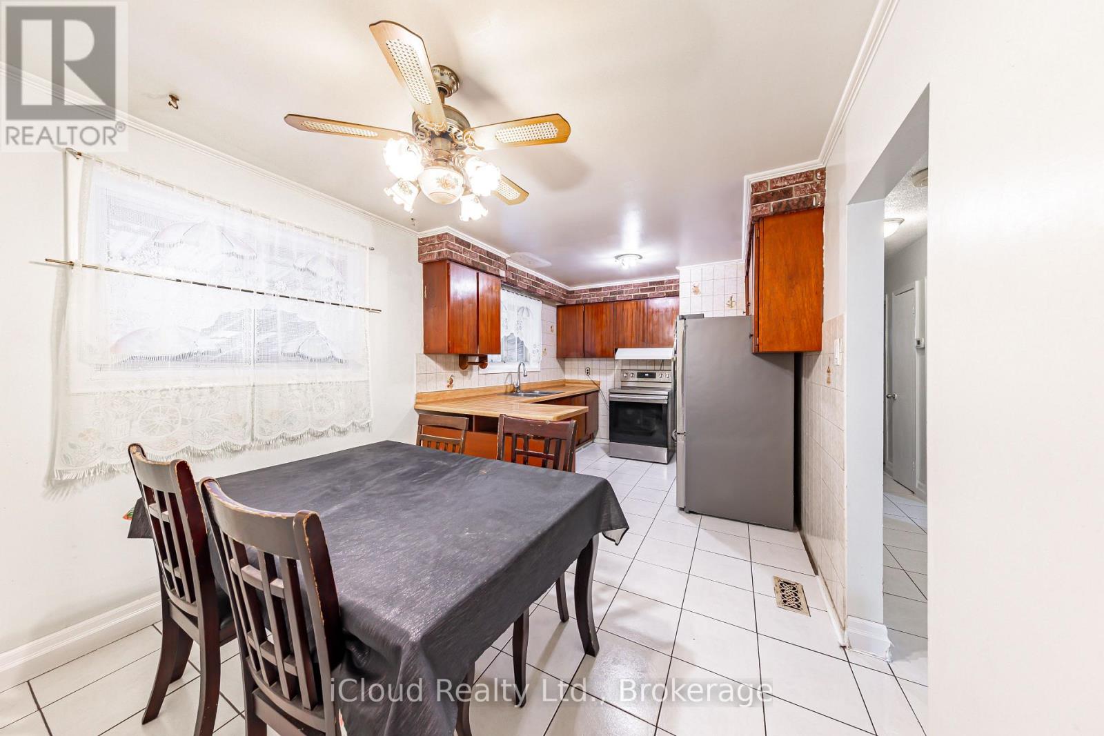 25 Monterrey Drive, Toronto, Ontario  M9V 1S7 - Photo 4 - W12684752