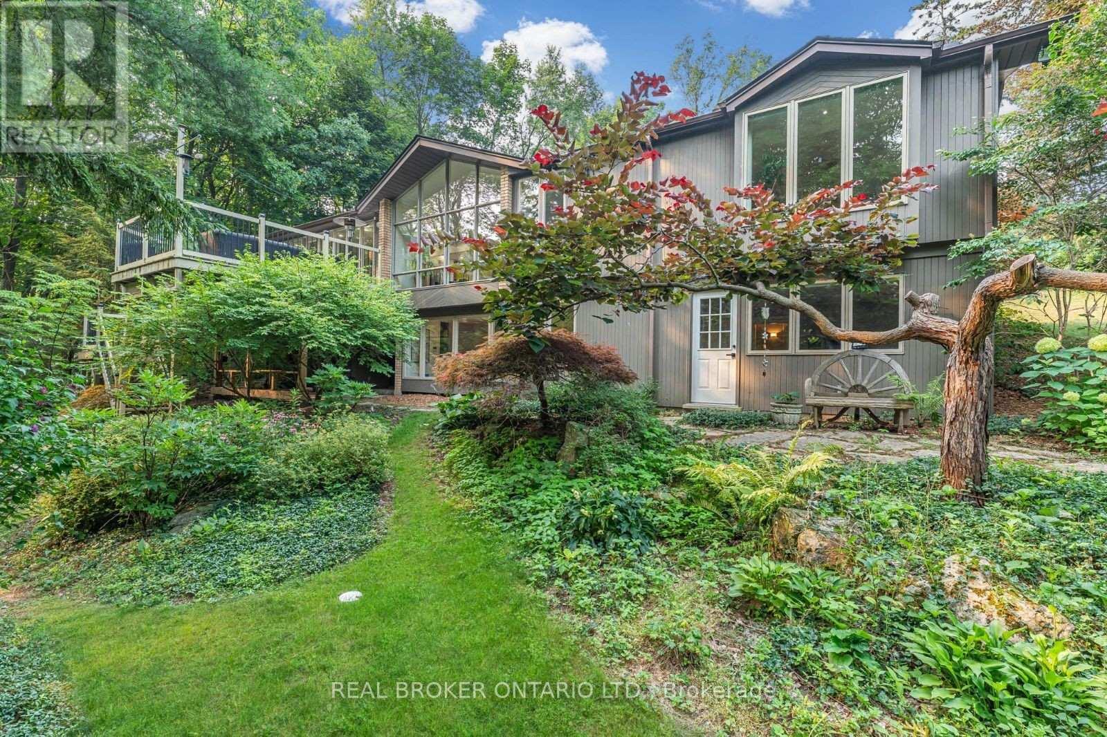 937 Montgomery Drive, Hamilton, Ontario  L9G 3H6 - Photo 1 - X12684738