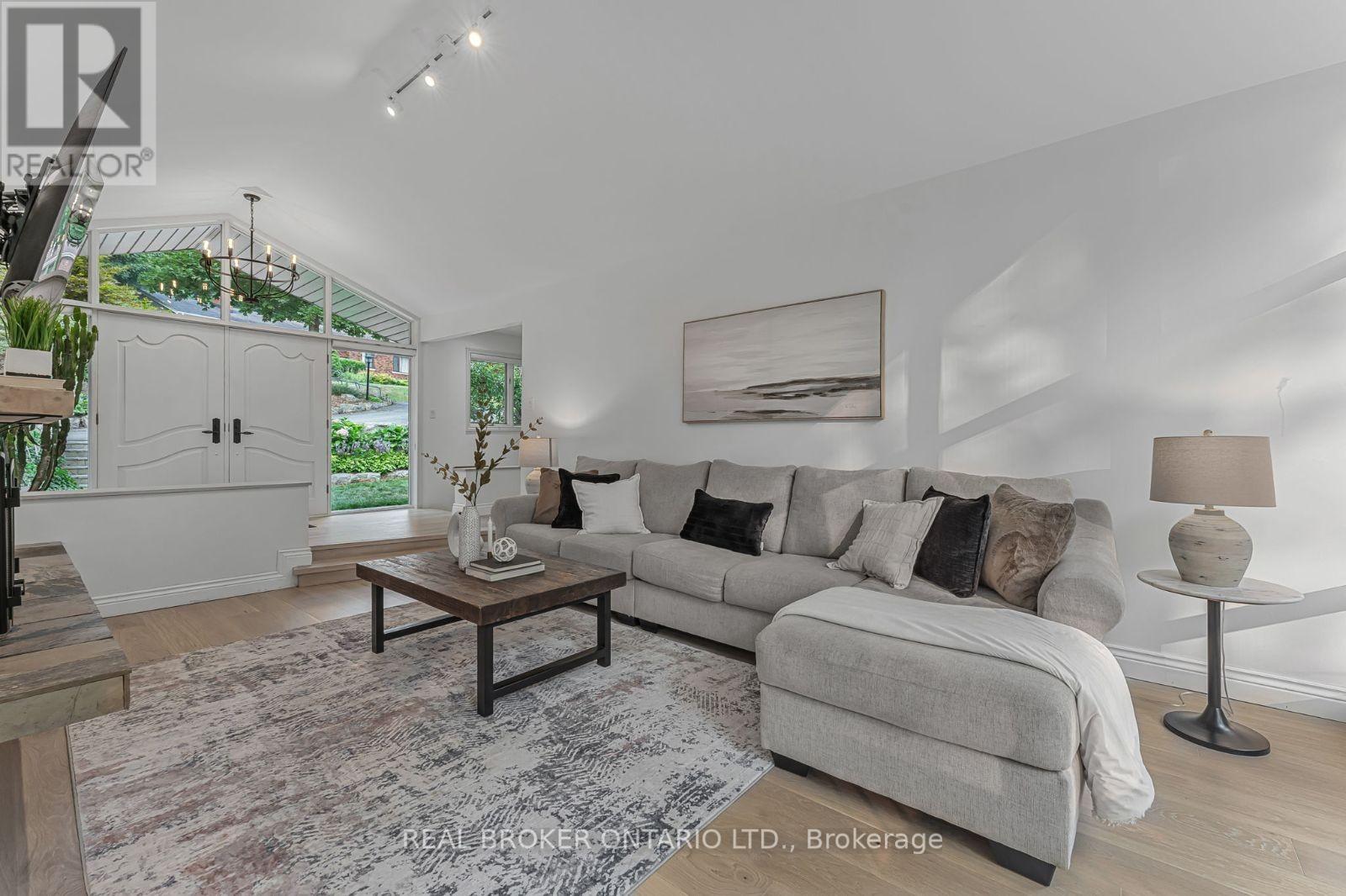 937 Montgomery Drive, Hamilton, Ontario  L9G 3H6 - Photo 11 - X12684738