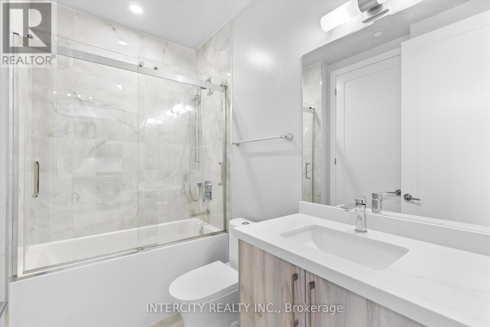 544 - 2075 King Road, King, Ontario  L7B 0R6 - Photo 12 - N12634292