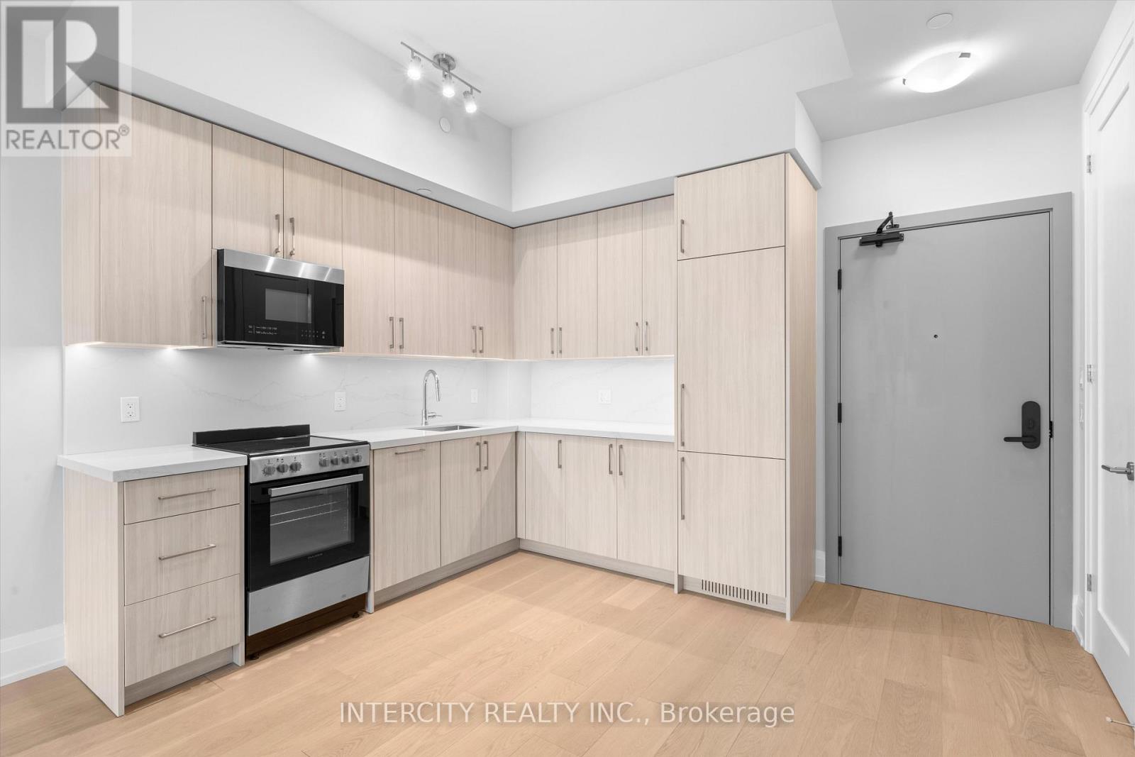 544 - 2075 King Road, King, Ontario  L7B 0R6 - Photo 3 - N12634292