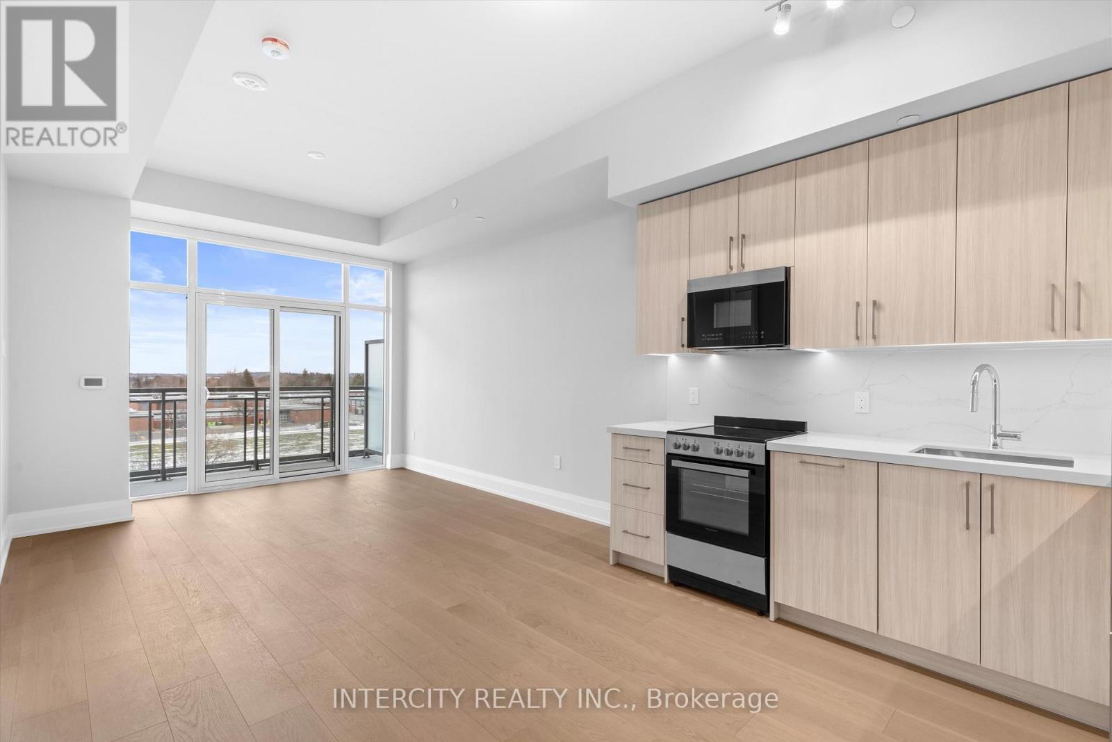 544 - 2075 King Road, King, Ontario  L7B 0R6 - Photo 4 - N12634292