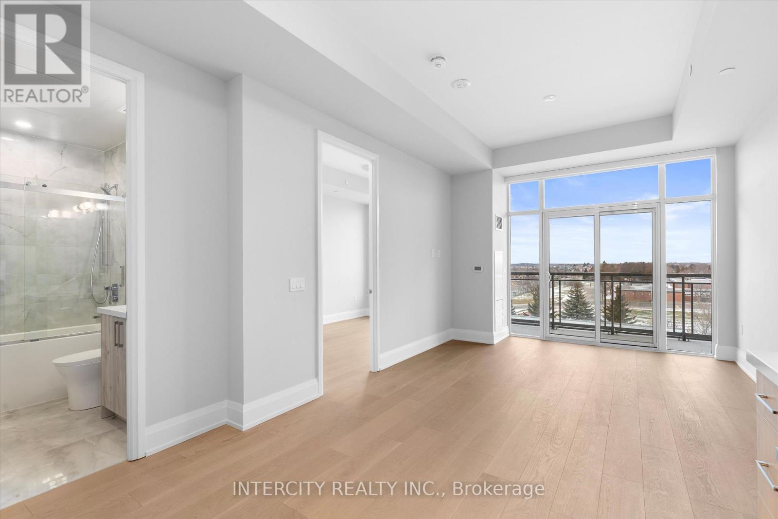 544 - 2075 King Road, King, Ontario  L7B 0R6 - Photo 5 - N12634292