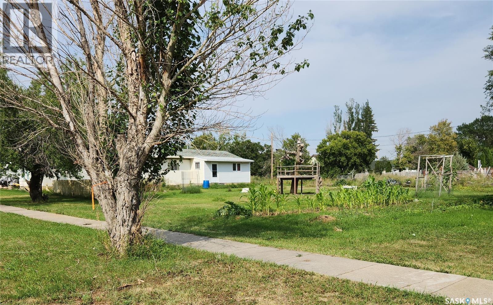 305 2nd Street W, Milden, Saskatchewan  S0L 2L0 - Photo 3 - SK995559