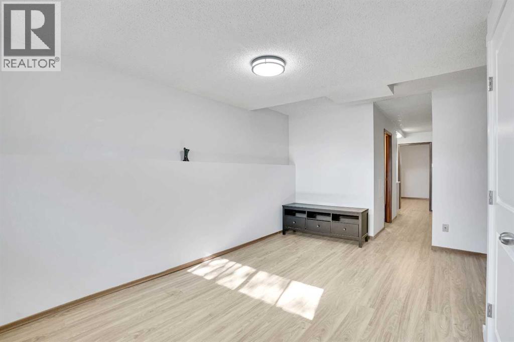 52 Erin Park Drive Se, Calgary, Alberta  T2B 2Z9 - Photo 24 - A2264119