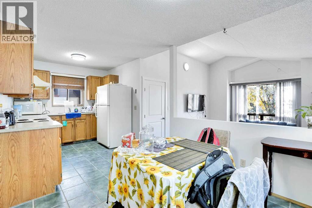 52 Erin Park Drive Se, Calgary, Alberta  T2B 2Z9 - Photo 10 - A2264119